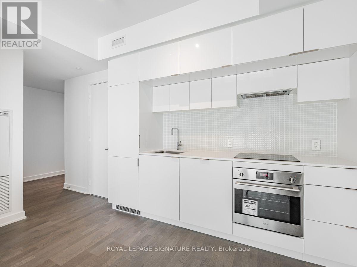 615 - 185 ROEHAMPTON AVENUE