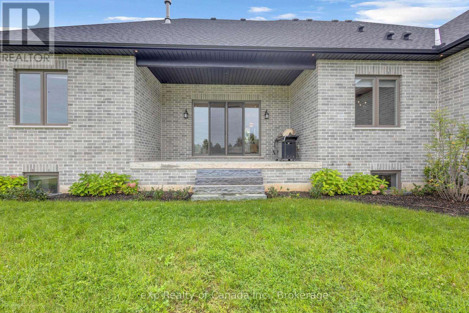 3 CLOVER LANE