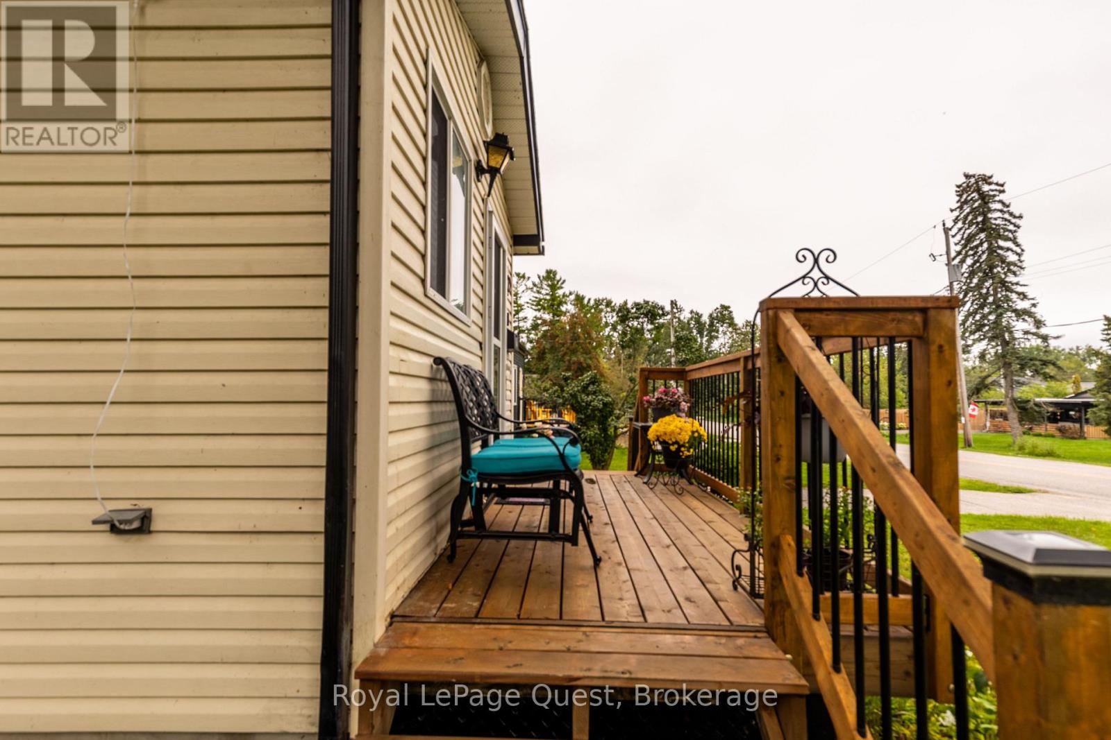 22 CREIGHTON STREET S