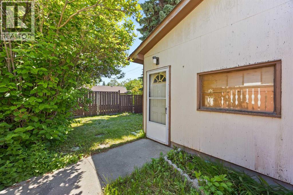 4739 Rundlewood Road NE