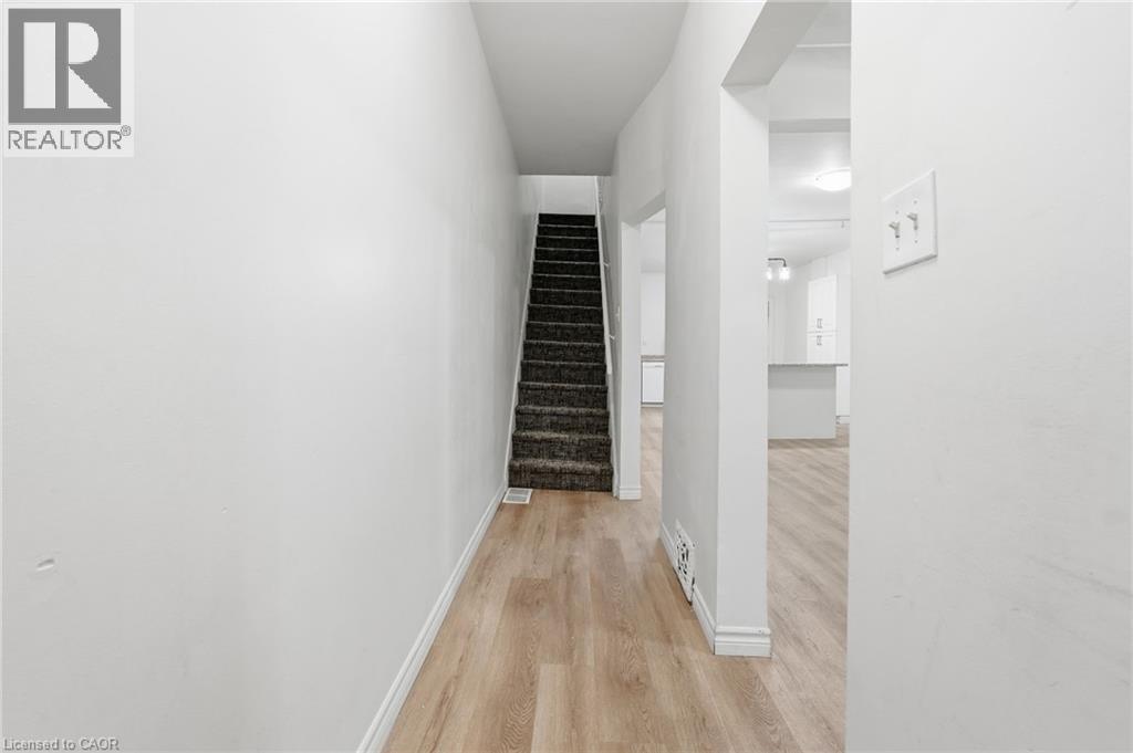 39 BURLINGTON Street E