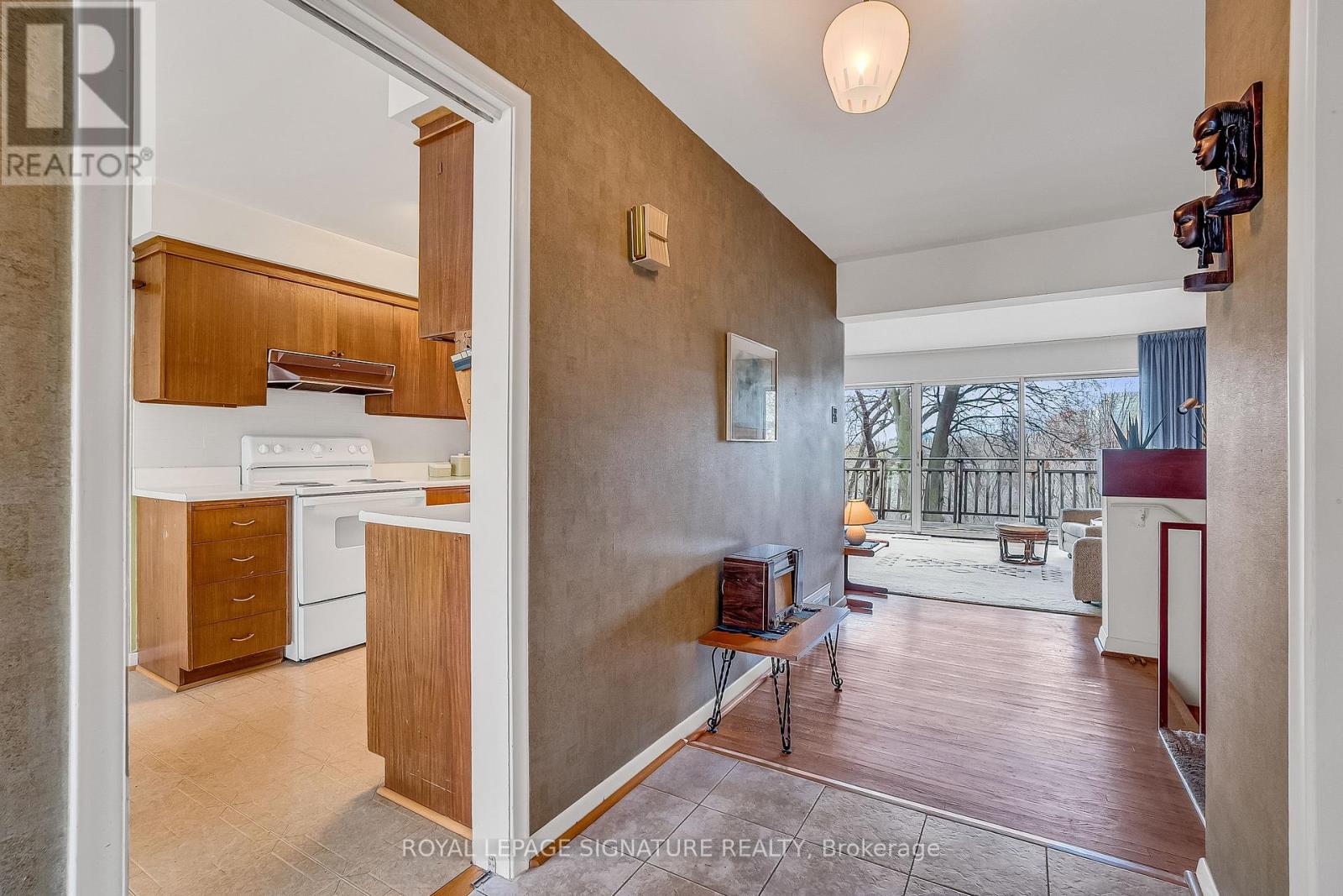 12 RUDEN CRESCENT