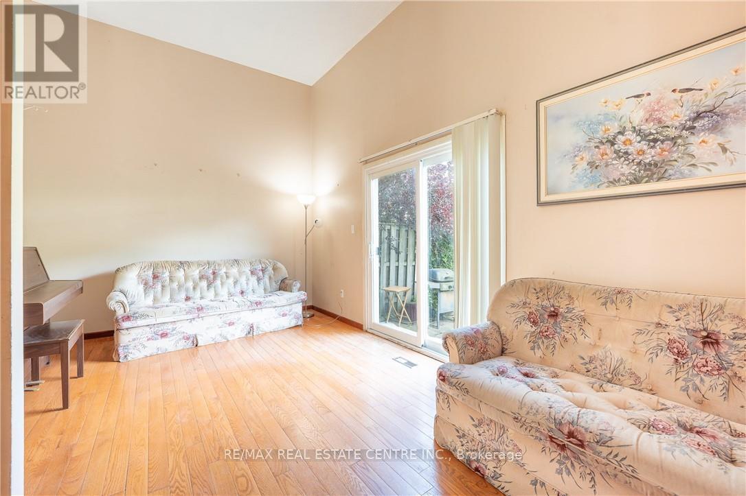 75 - 51 PAULANDER DRIVE