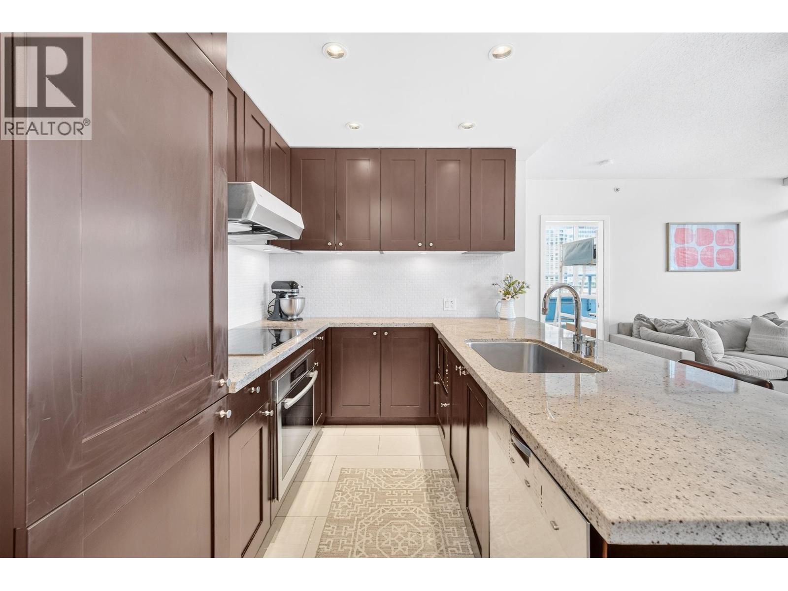 1802 821 CAMBIE STREET