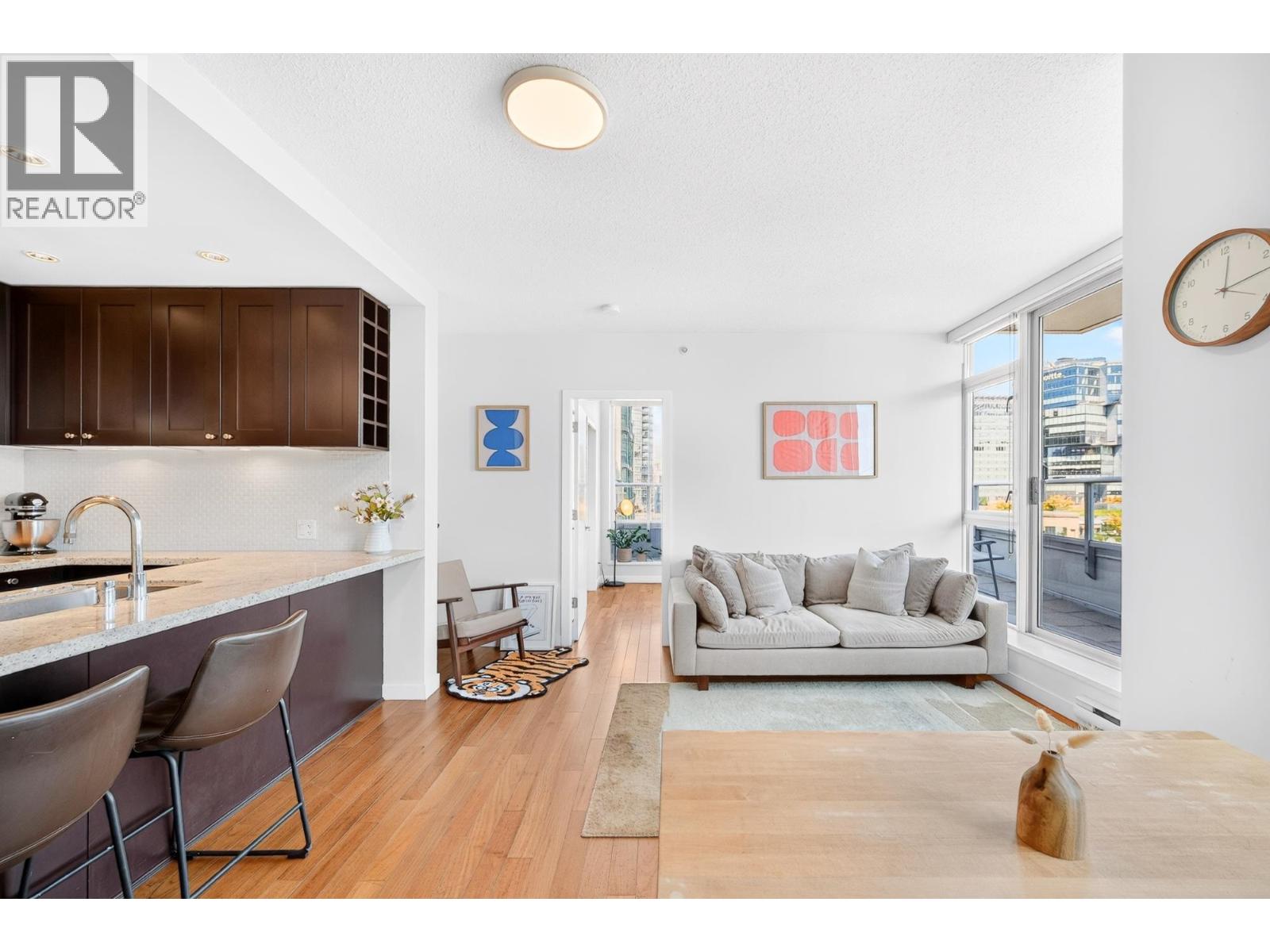 1802 821 CAMBIE STREET