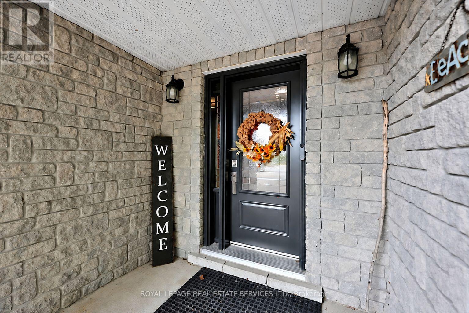 1687 RIVER ROAD W