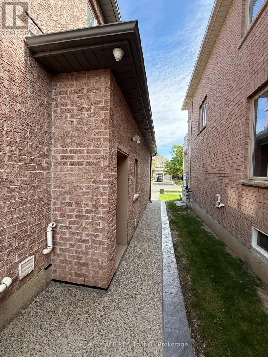 BSMT - 668 VIA CAMPANILE AVENUE