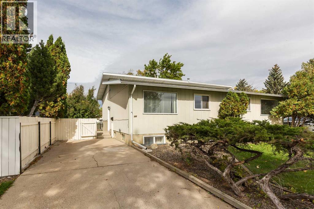 205 Columbia Boulevard W