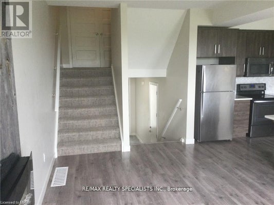 977 West Village Sq, London North (North M), ON 5