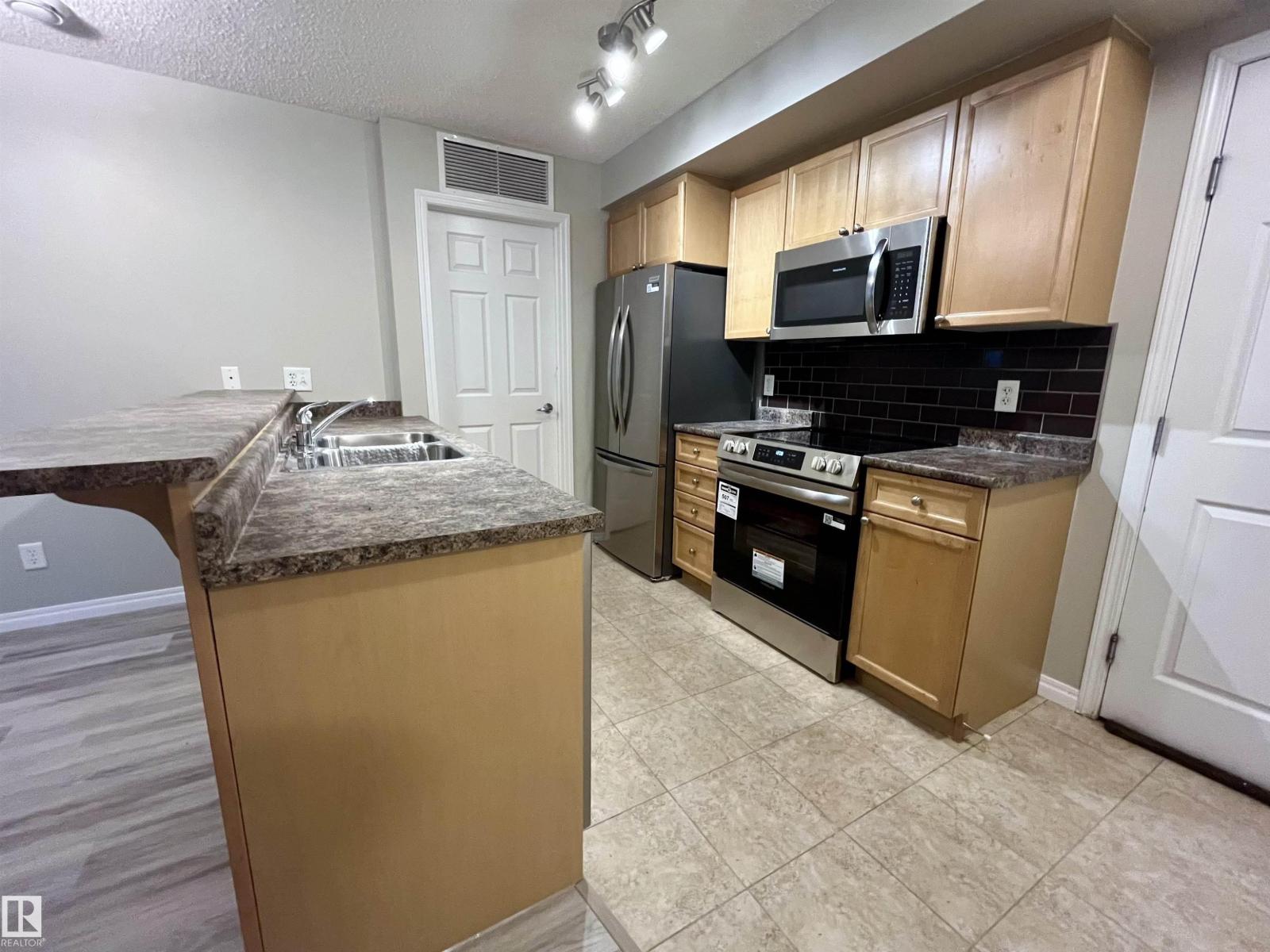 #102 6921 199 ST NW