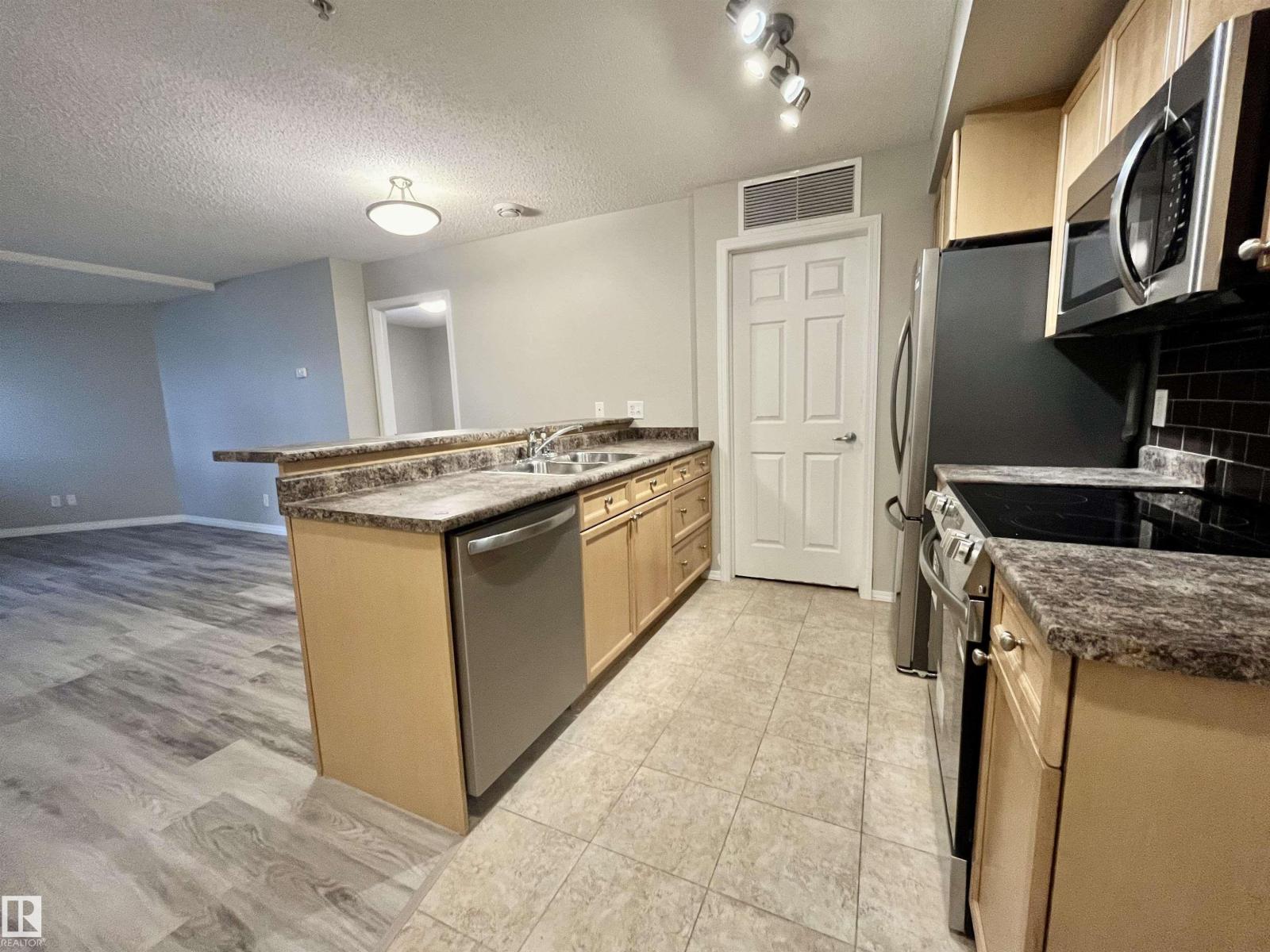 #102 6921 199 ST NW