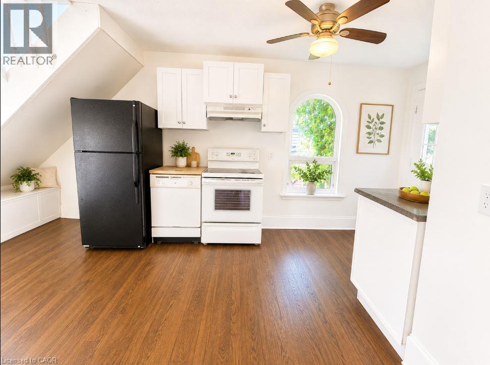 219 ERIE Avenue Unit# Upper
