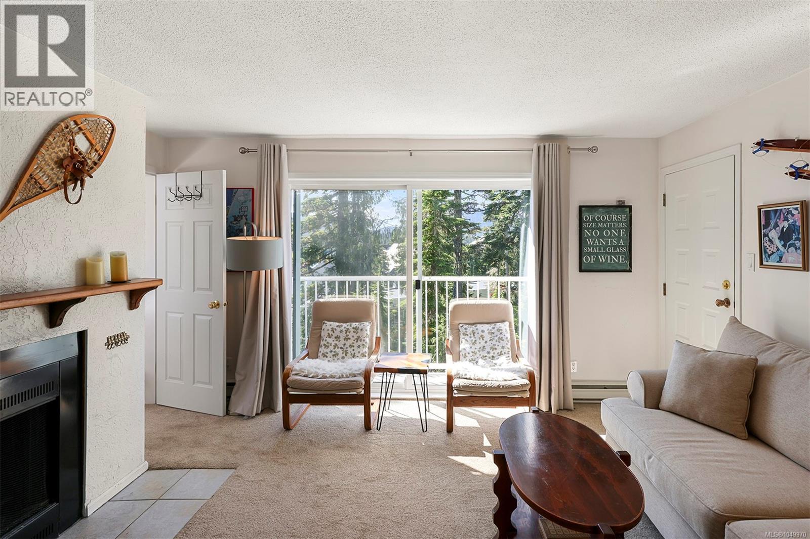 1 687 Castle Crag Cres