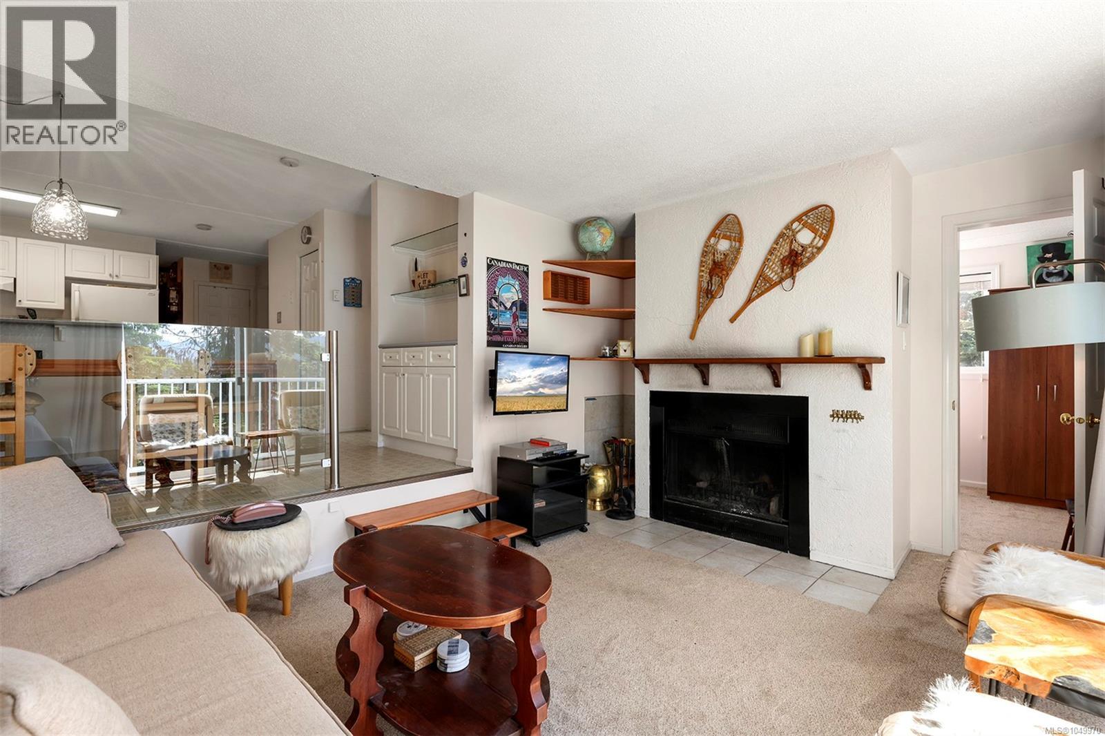 1 687 Castle Crag Cres