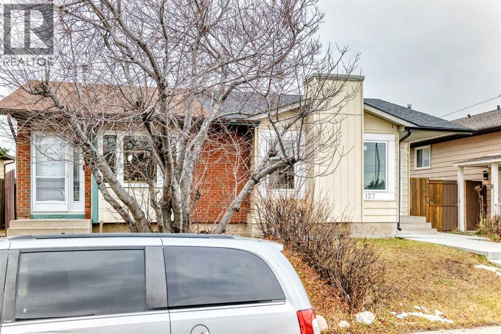 127 Whitworth Way NE