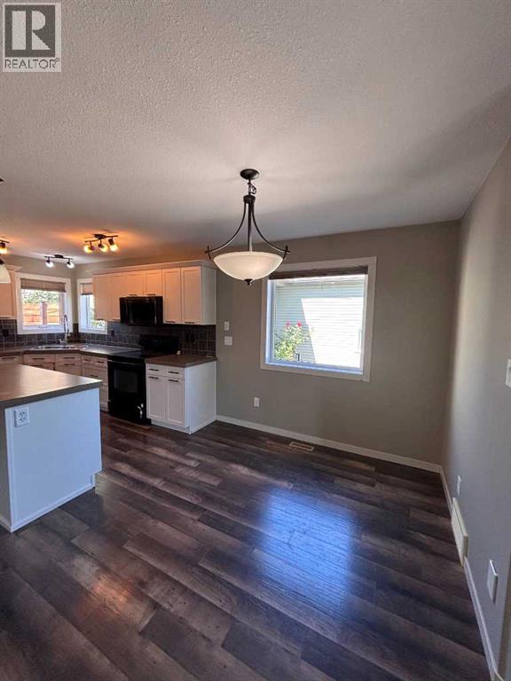 120 Mt Sundial Court W