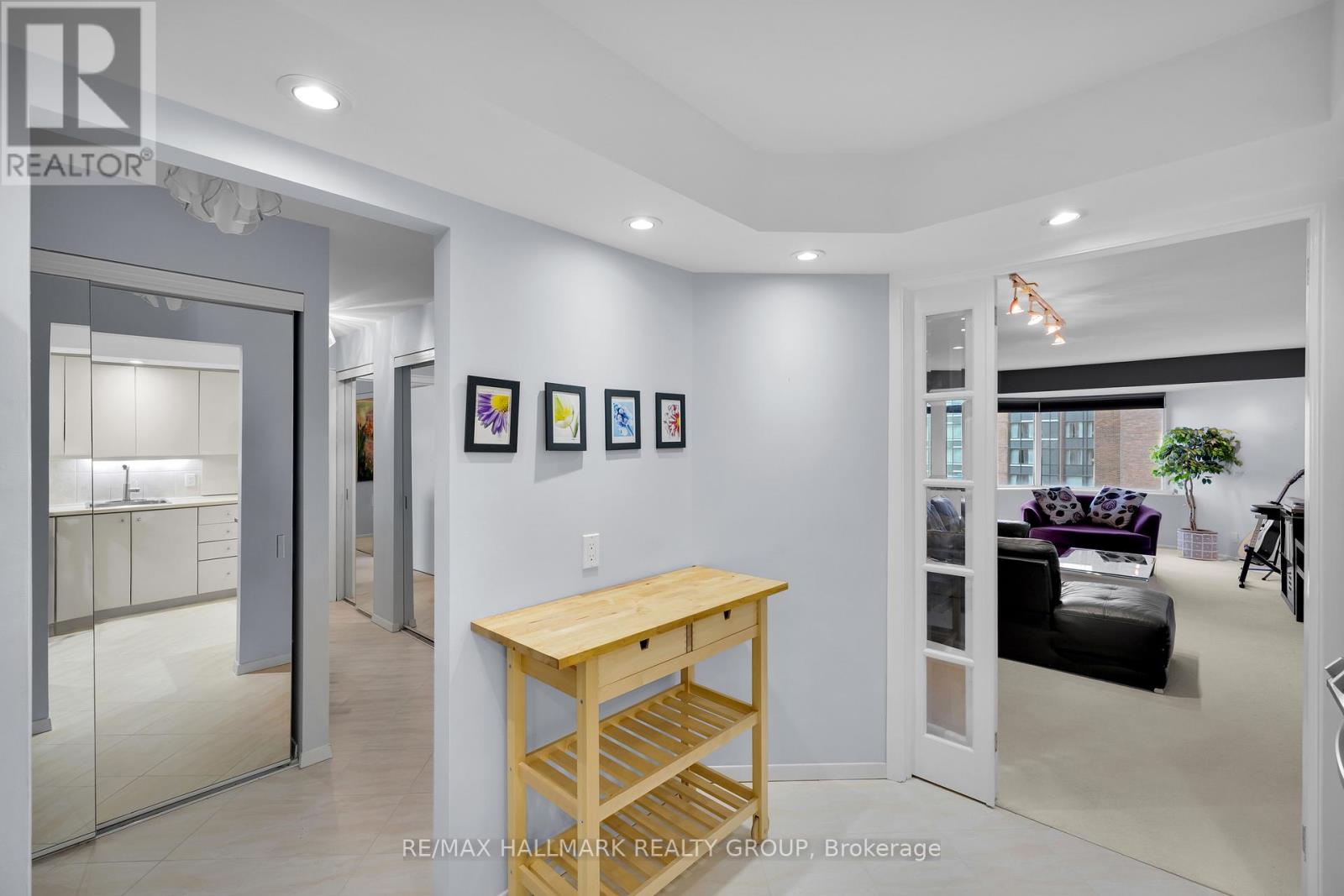 810 - 151 BAY STREET