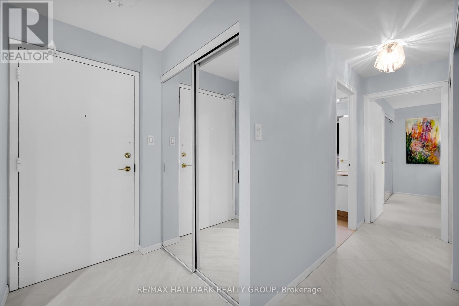 810 - 151 BAY STREET