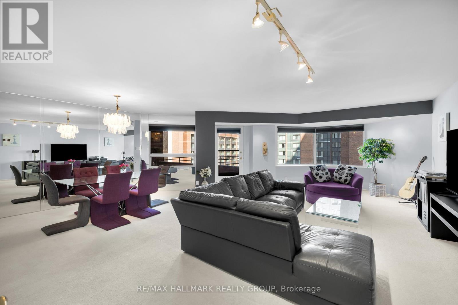 810 - 151 BAY STREET