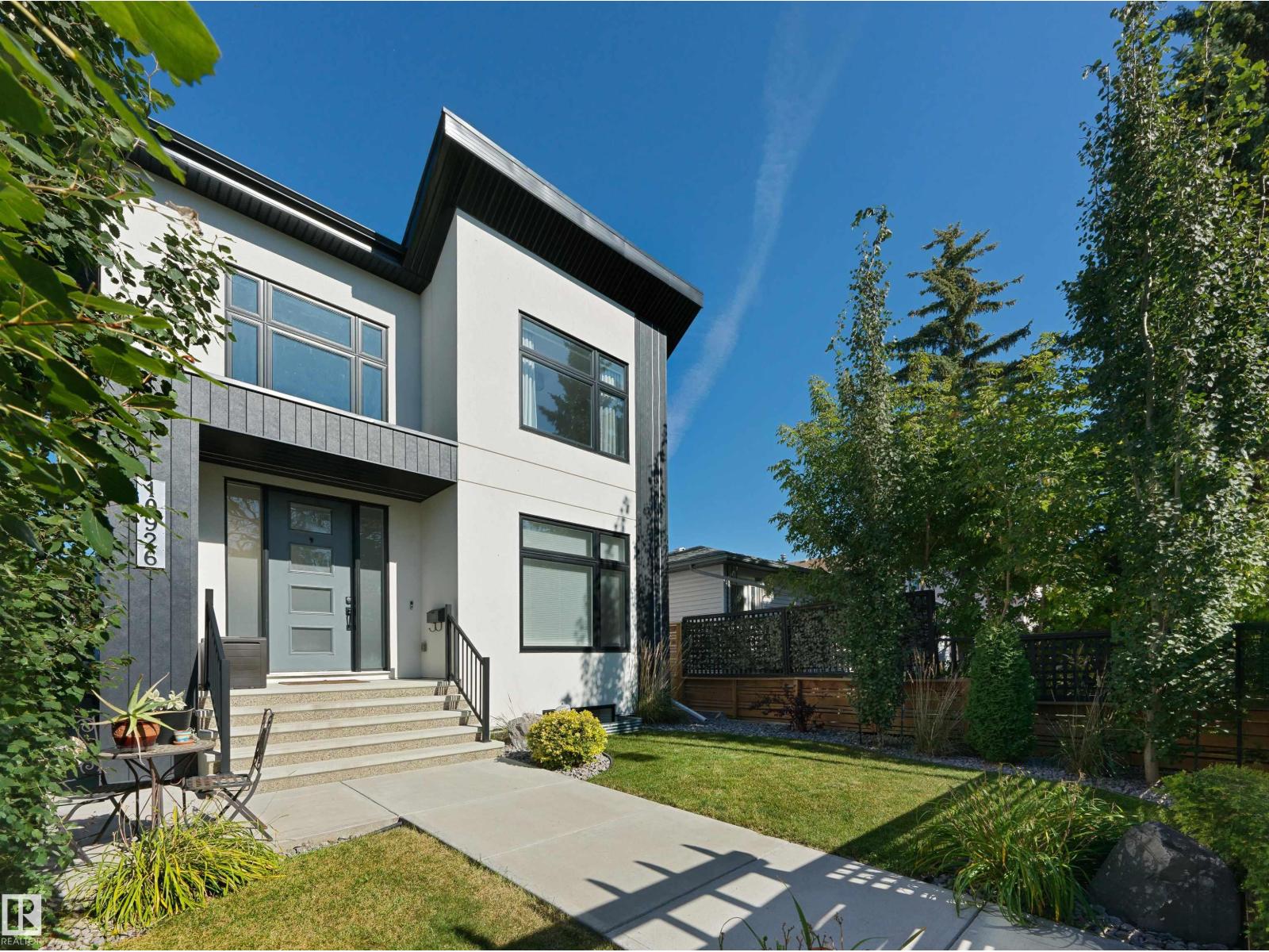 10926 72 AV NW