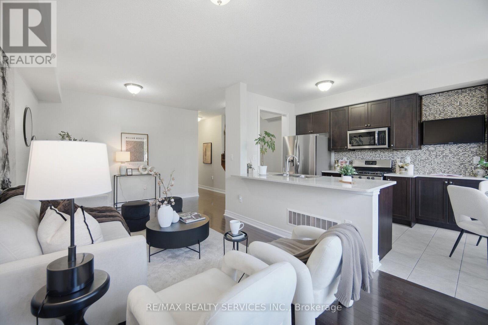9 ASPENVIEW AVENUE
