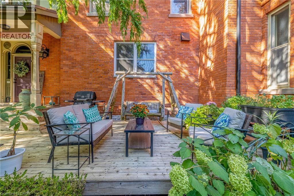 105 VANSITTART Avenue