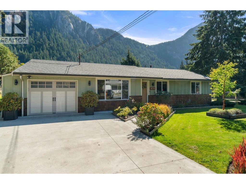 38248 HEMLOCK AVENUE, SQUAMISH, BC V8B 0X1 - Image 3635073214.jpeg?d=l