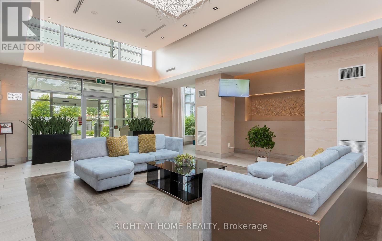 1604 - 4655 GLEN ERIN DRIVE