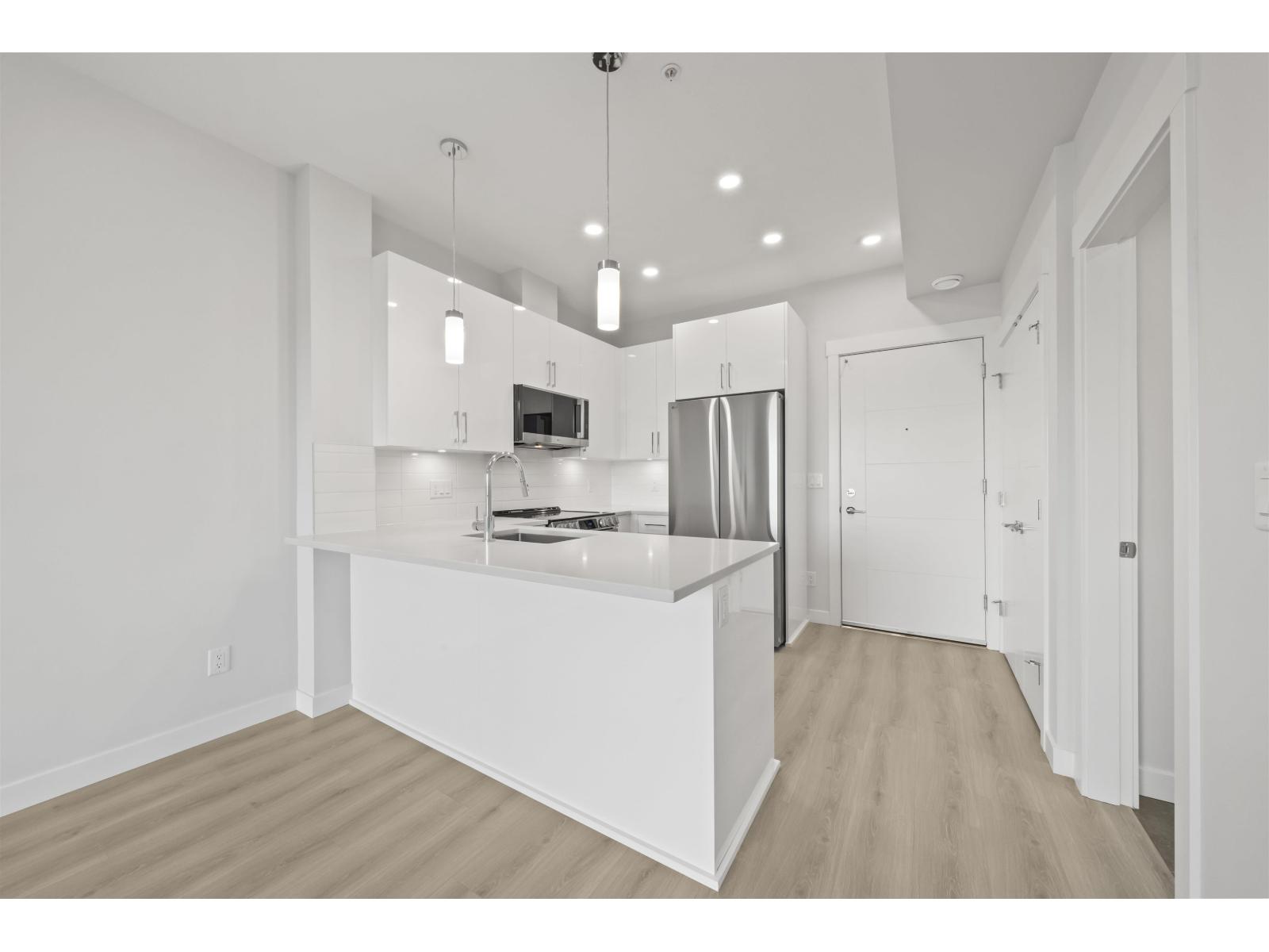 316 8423 CEDAR STREET