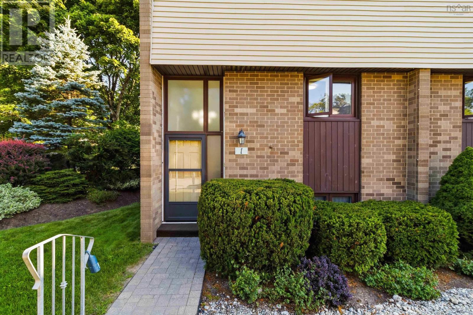 1 Forestside Crescent - Photo 4