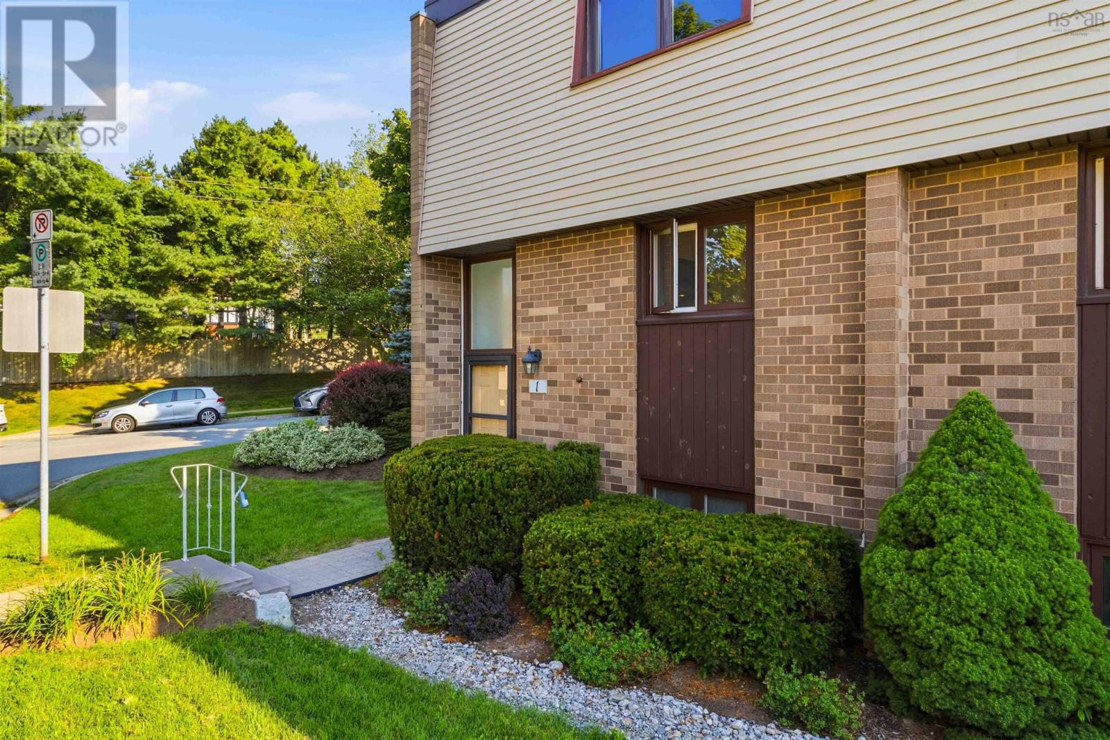 1 Forestside Crescent - Photo 3