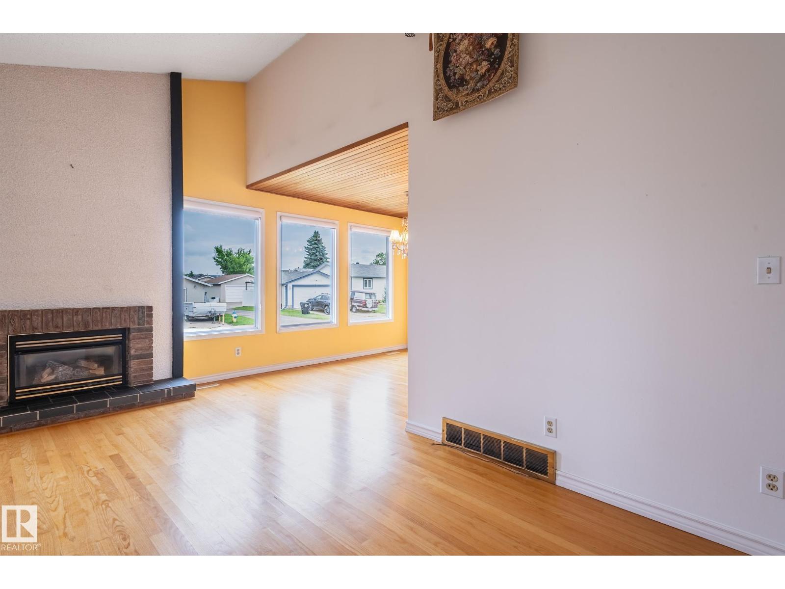 11415 142 AV NW