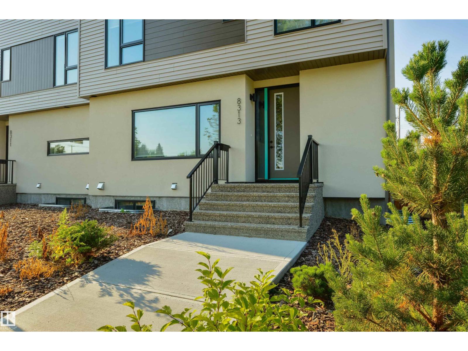 8313 76 AV NW