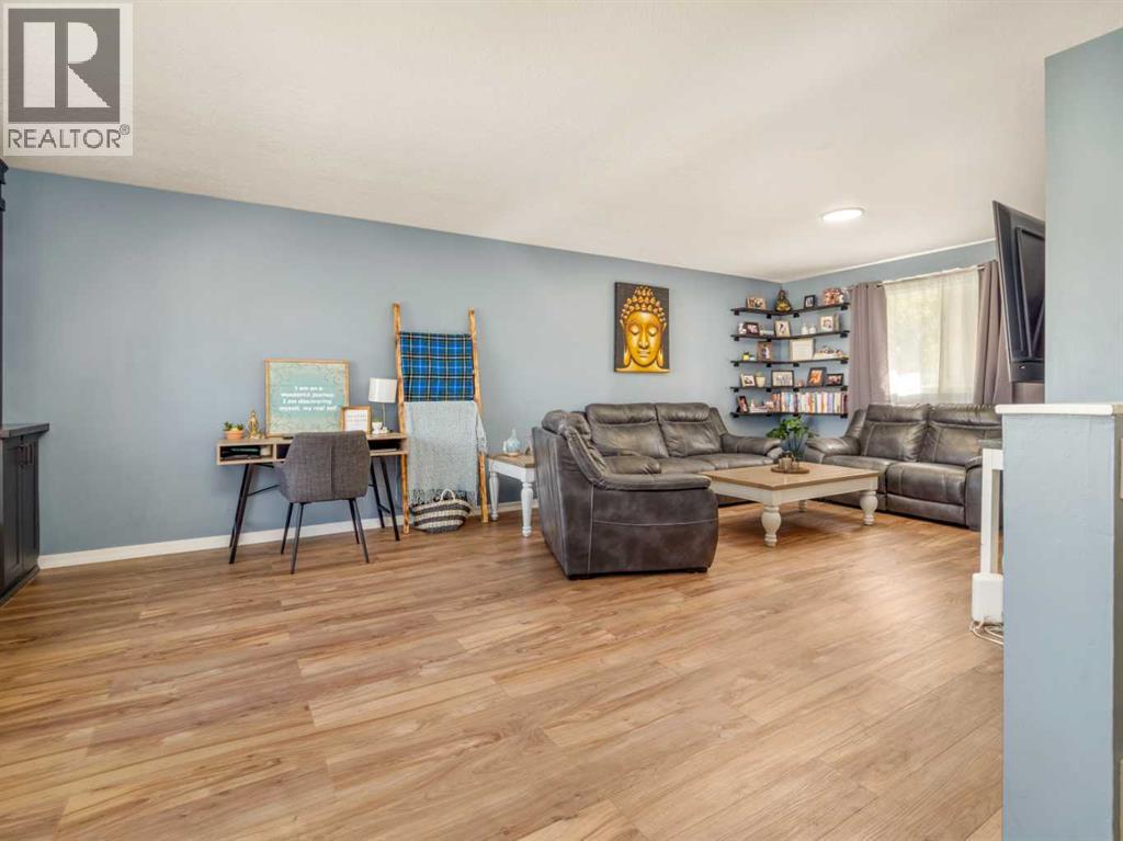 452 Pineridge Way
