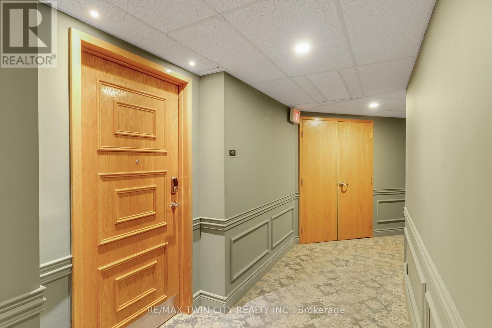 237 KING STREET W