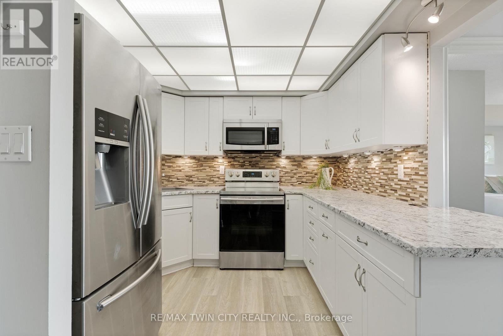 237 KING STREET W