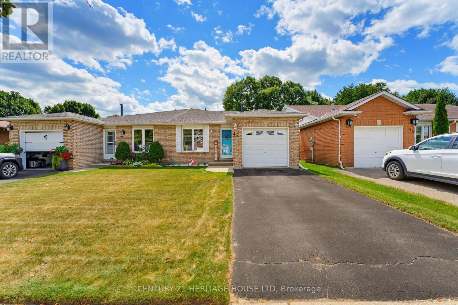 42 BUCHANAN CRESCENT