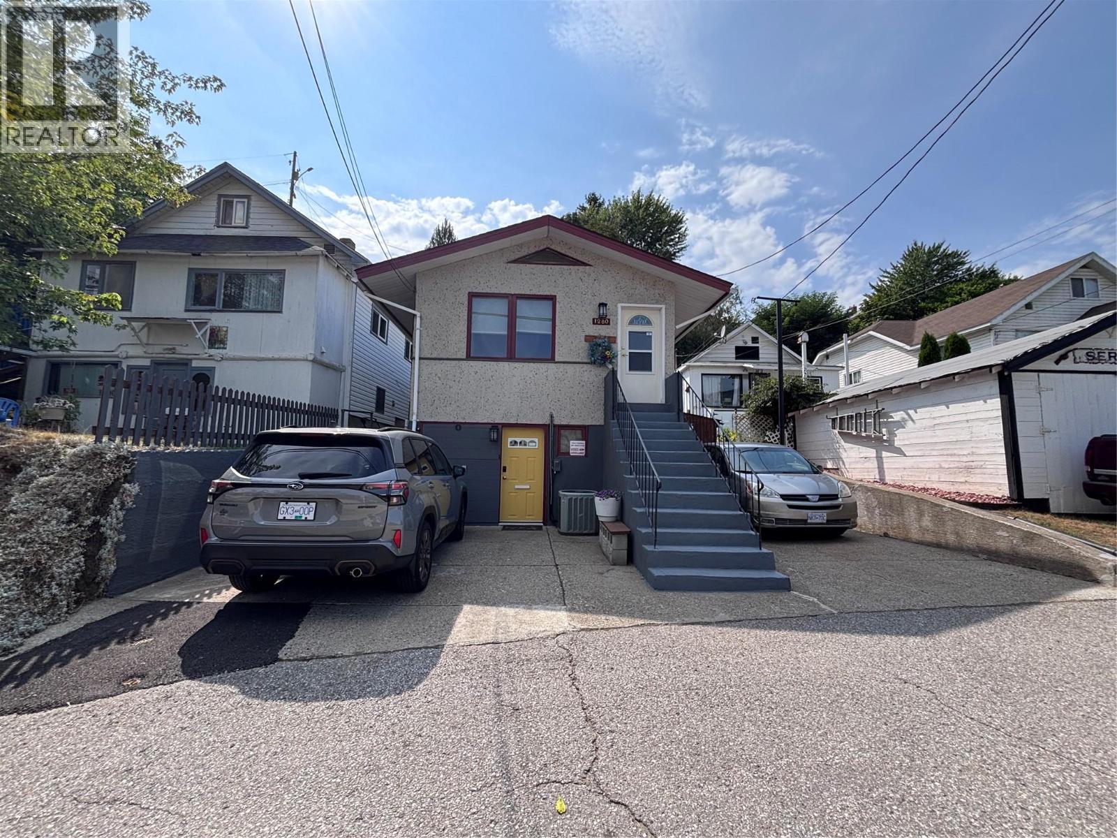 1280 Green Avenue