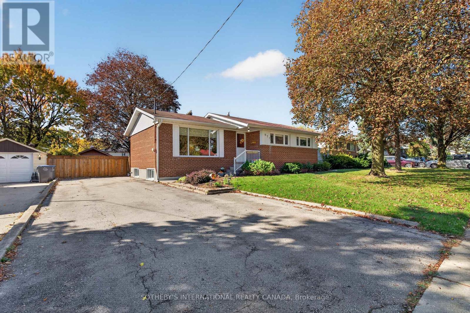 871 MISSISSAUGA VALLEY BOULEVARD