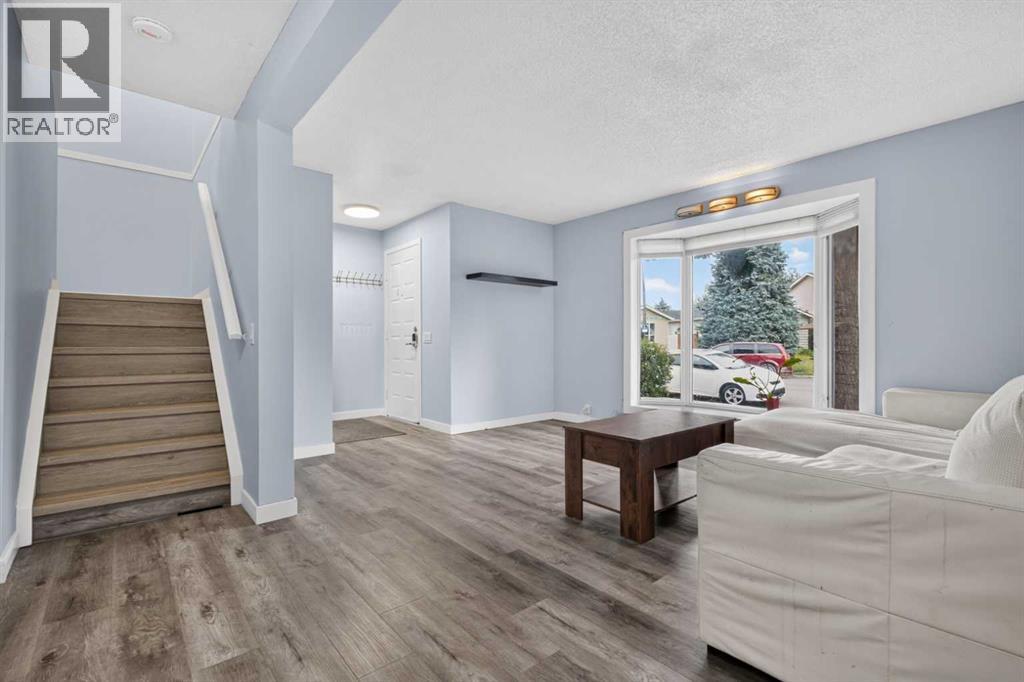 37 Erin Croft Crescent SE