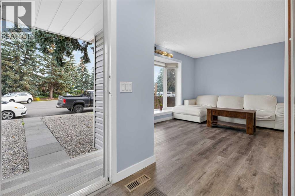 37 Erin Croft Crescent SE