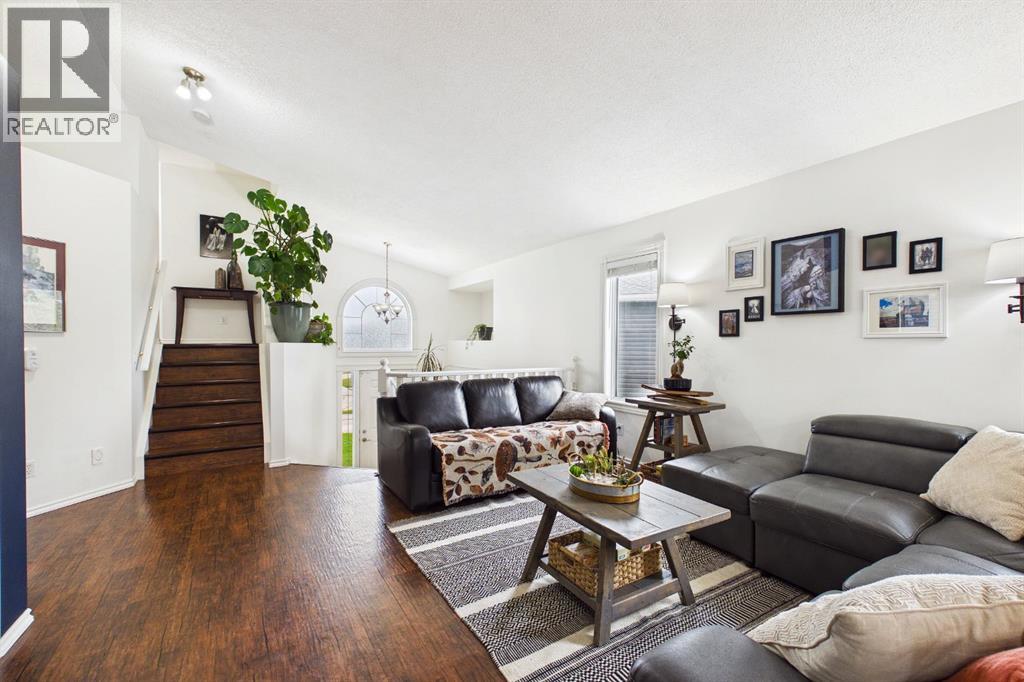 16 Big Springs Mews SE