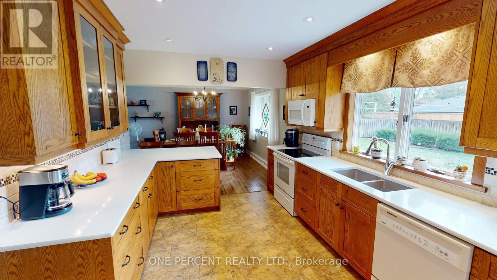 16 DALEVIEW CRESCENT
