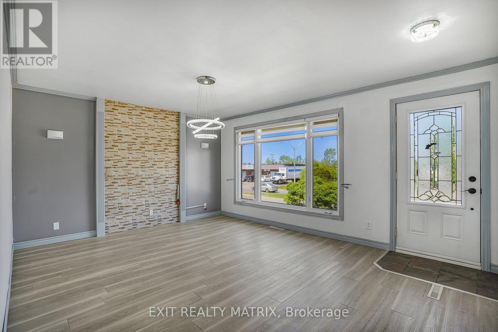 845 CARTIER BOULEVARD - Photo 4