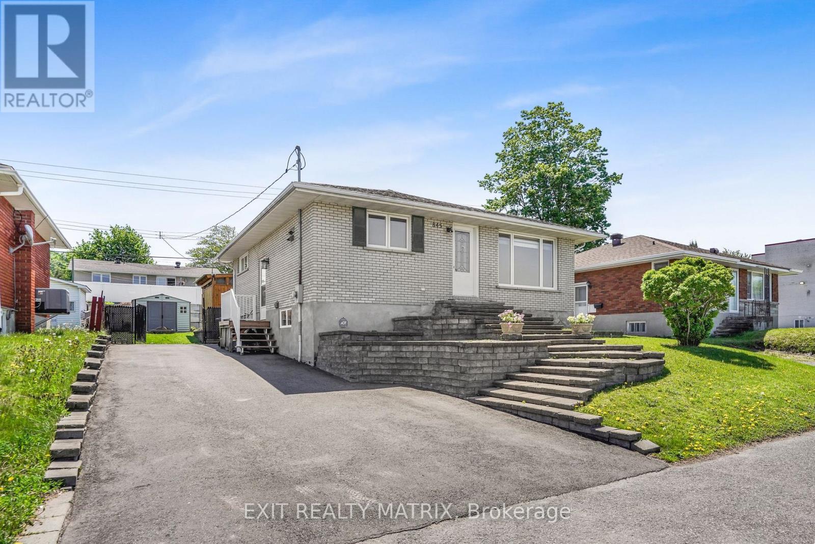 845 CARTIER BOULEVARD - Photo 2