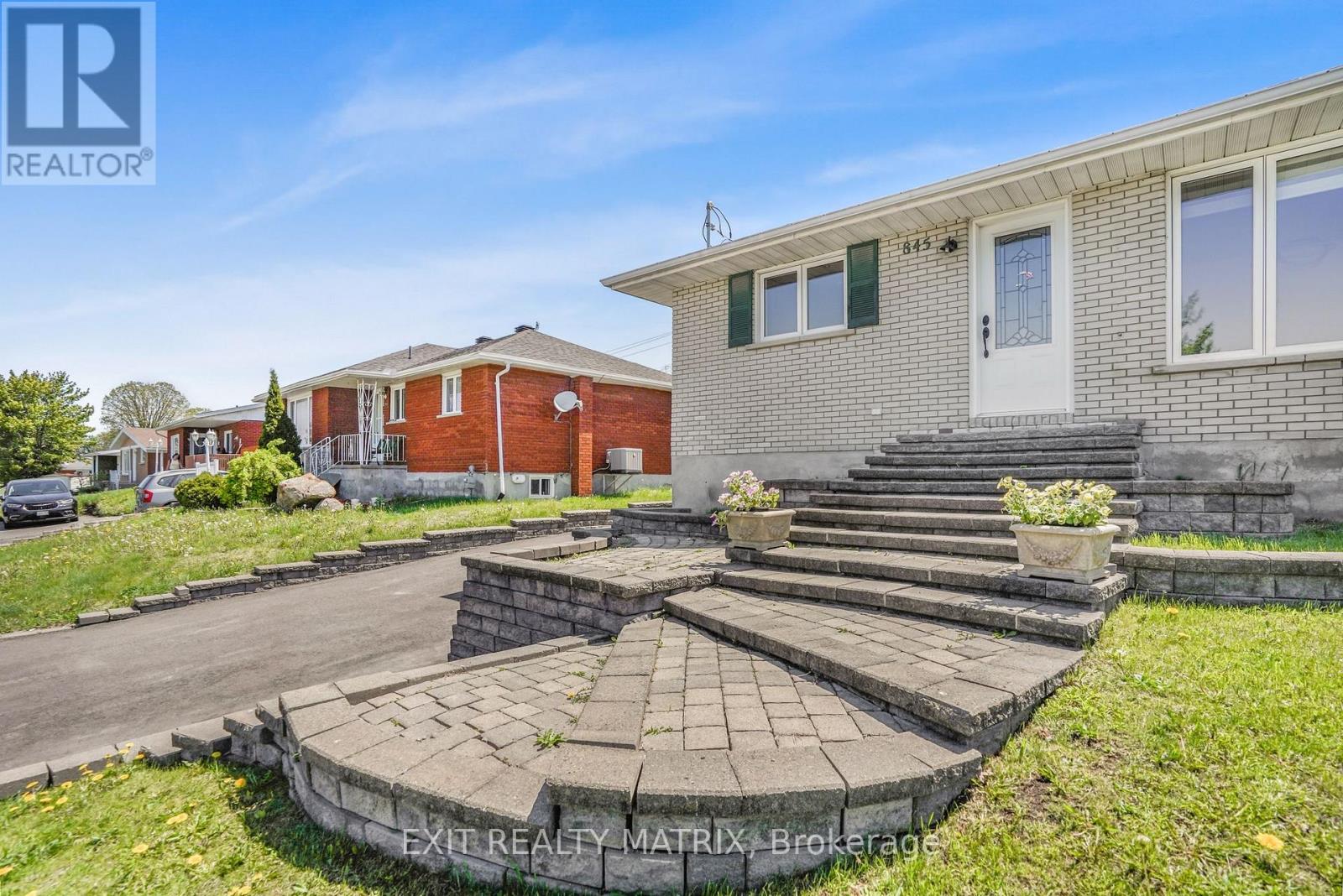 845 CARTIER BOULEVARD - Photo 3