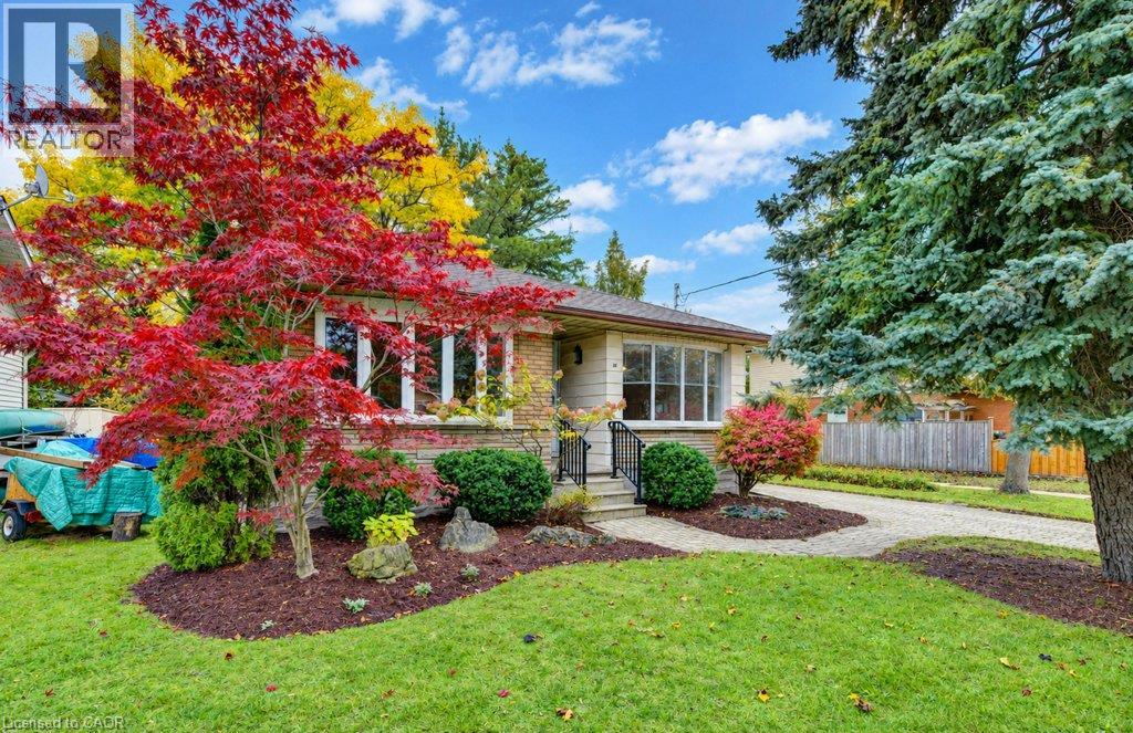 25 APPLEWOOD Avenue