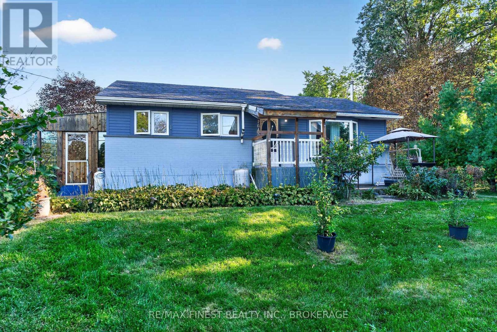 1045 MIDDLE ROAD