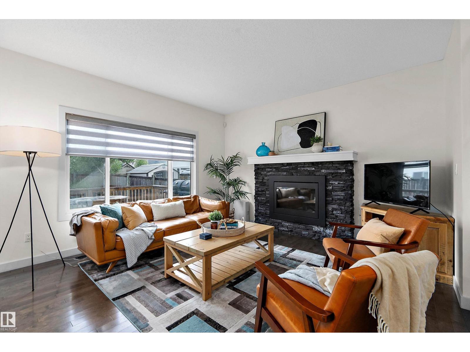 15832 11 AV SW