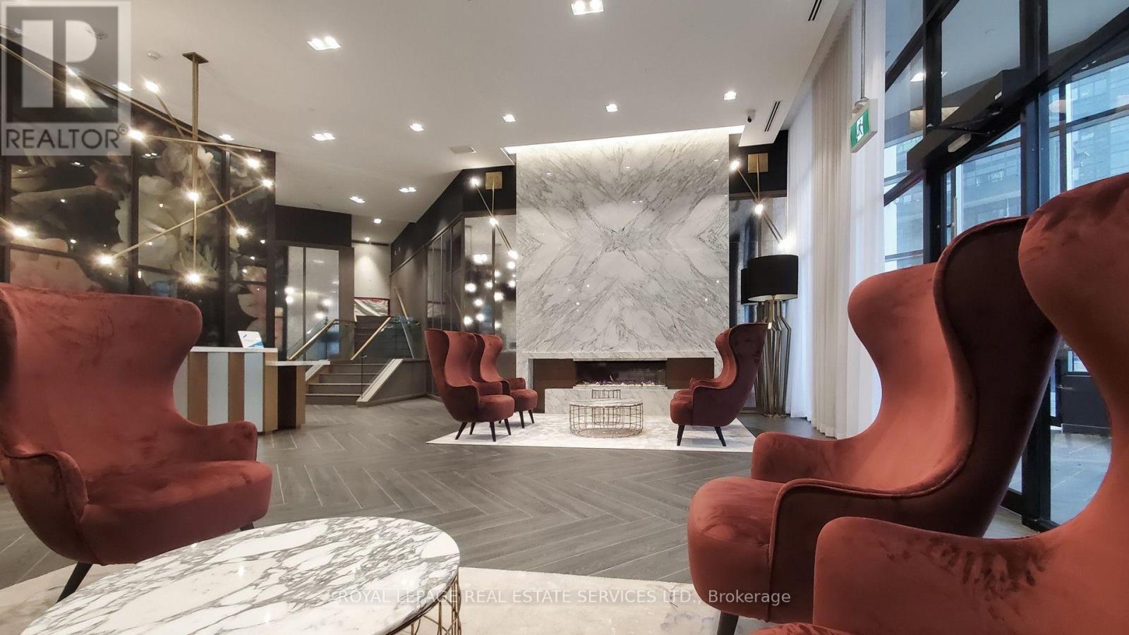 431 - 405 DUNDAS STREET W